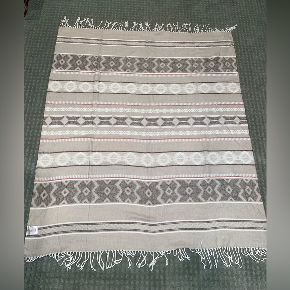 Artisan de Luxe neutral Aztec print throw